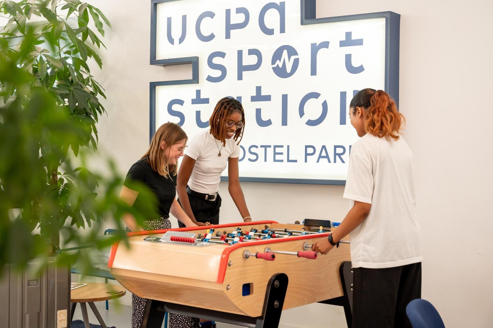 Ucpa Sport Station Hostel Paris Eksteriør bilde